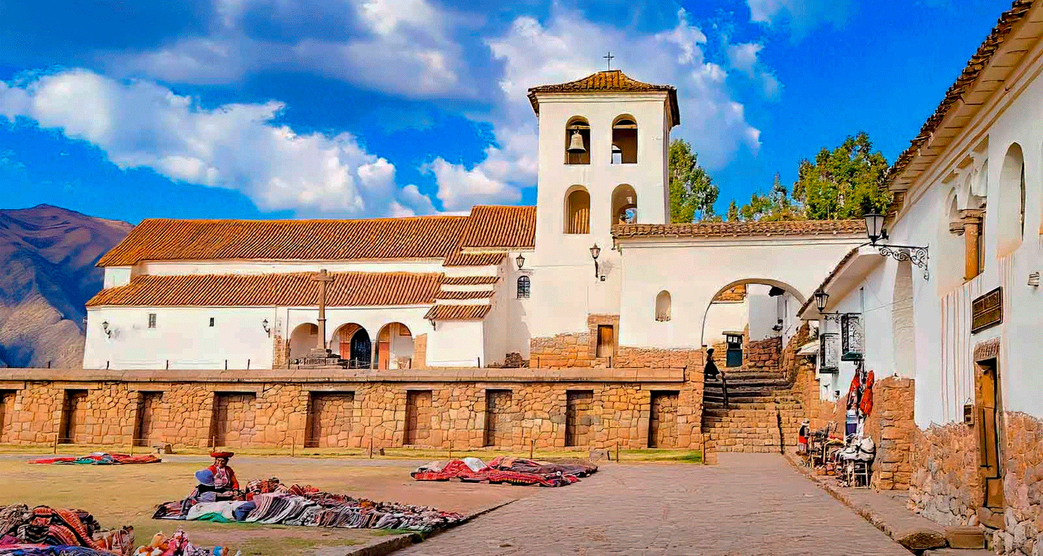 vista-de-la-iglesia-de-chinchero-machu-picchu-peru-tours
